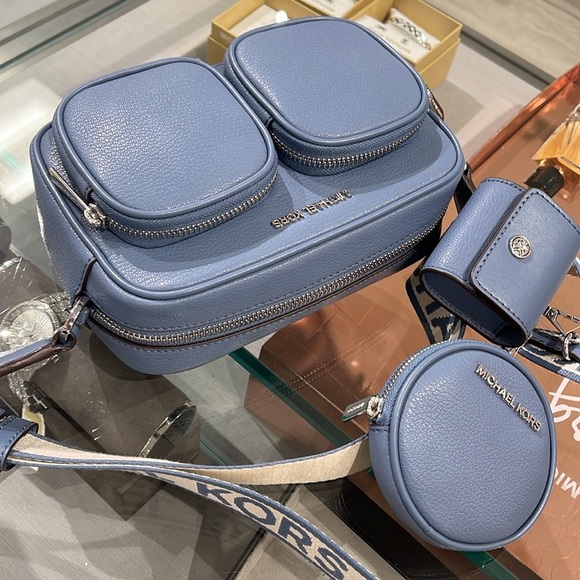 Michael Kors Jet Set Md Leather Crossbody Bag with Case for Apple Airpods Pro® - Picture 12 of 16